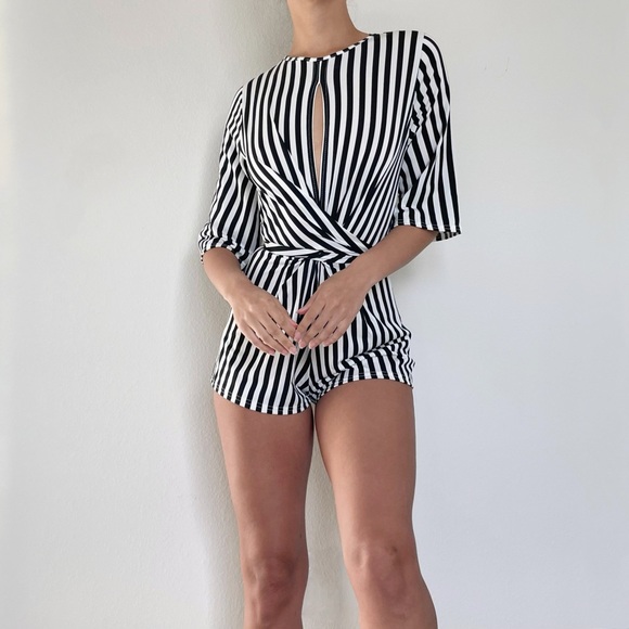 Black and white stripe play suit - Picture 3 of 7